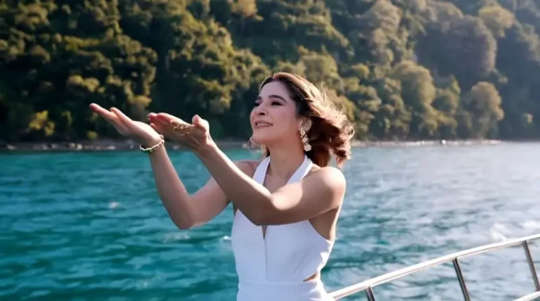 Ayesha Omar to Host Lazawaal Ishq