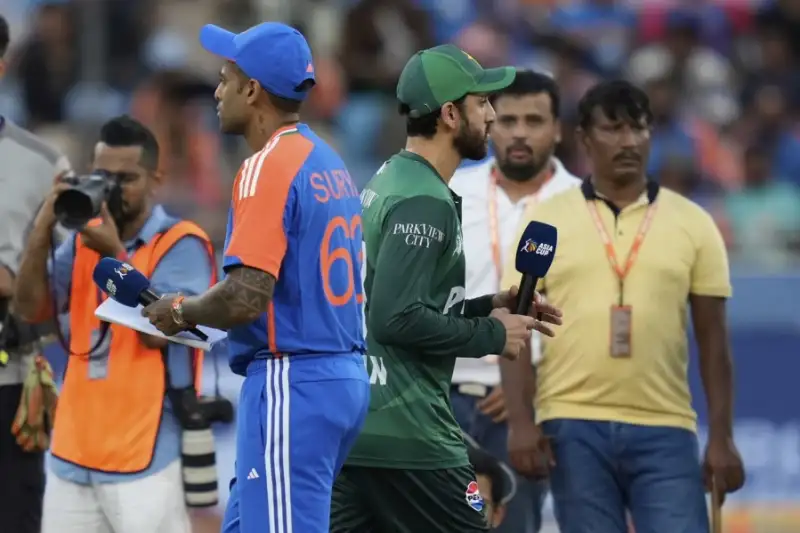 Indian Team Skips Handshakes With Pakistan