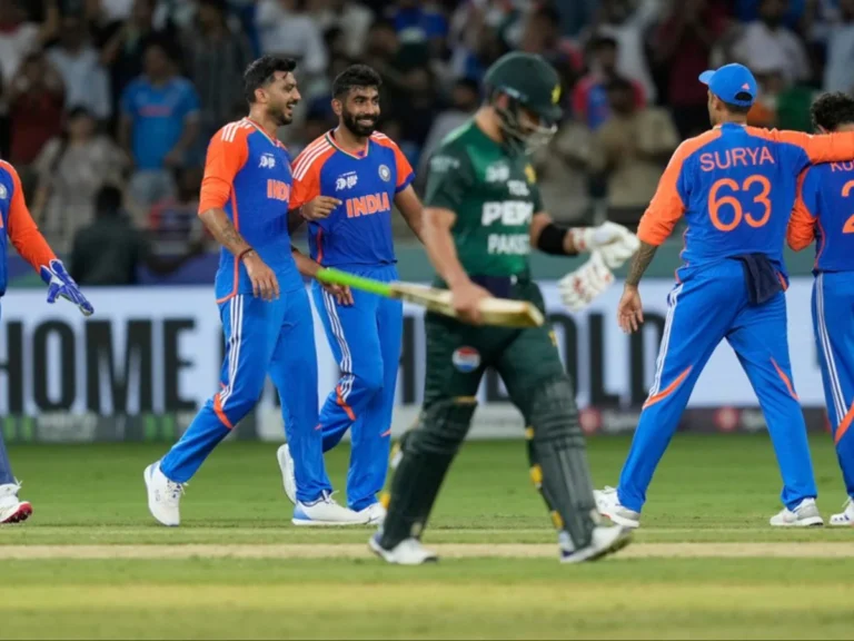 Pakistan 62-4 in Powerplay Against India